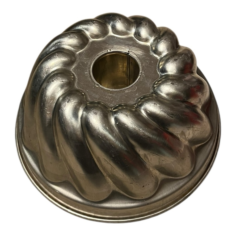 Vintage European French tin cake form/pan, jello or bread mold 9 3/4” diameter